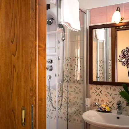 Esclusiva Con Piscina Privata Su