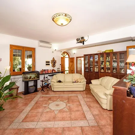 Esclusiva Con Piscina Privata Su *